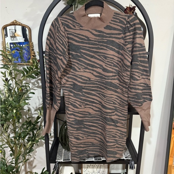 Heartloom Brown and Black Animal Print Sweater size medium - Picture 2 of 9